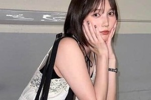 へそ出しコーデの本田翼、コンビニで「ファミから」ぱくり...笑顔　「一生見ていられる」「可愛すぎる」