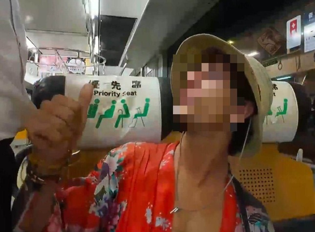 注意する乗客には反論（外国人男性のライブ配信から）