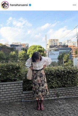 小野真弓さんのインスタグラム（＠hanaharuaroi）より