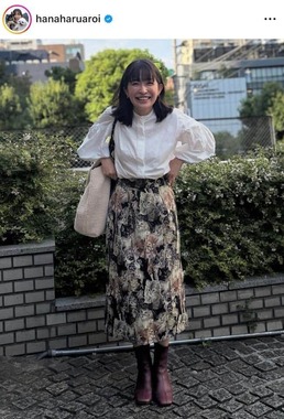 小野真弓さんのインスタグラム（＠hanaharuaroi）より