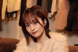 山本彩、色っぽ透け感トップスの秋コーデにドキっ　「国宝級の美しさ」「かわいすぎる！」