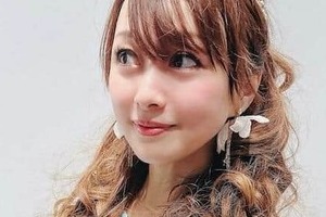 渡辺美奈代56歳、脚ほそっ...ミニドレスでバースデーライブ　「お人形さんみたい」「可愛すぎ」話題沸騰