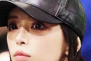 浜崎あゆみ、色気ダダ漏れチューブトップで「激カワ」　金髪いまも似合いすぎ「あまりにもカリスマギャル」