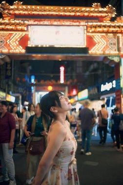 AKB48・田口愛佳1st写真集『好きと言えたら』より　撮影：藤原 宏(Pygmy Company)　ワニブックス刊