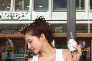 サッカー堂安律の美人妻・明松美玖、ドレス姿から漂う色気にドキっ　「神がかって美しい」