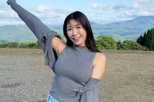 気象予報士・穂川果音39歳、「宇宙一美しい」色気漂うオフショルワンピにドキッ　「桁違いに魅力的」