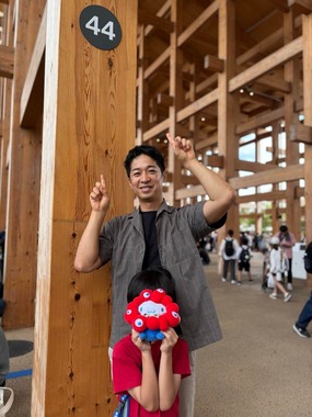 万博会場で家族と笑顔の日本維新の会・藤田文武共同代表（藤田氏のXから）