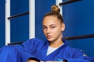 ウクライナ「9等身」美女柔道家ビロディド、ホルターネックの黒ドレスで色気ダダ漏れ　圧倒的な美貌