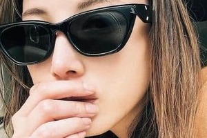 加藤あい、透け感ニットの色気ダダ漏れコーデ＆美しい首筋にドキッ　「写真集出してほしい～」