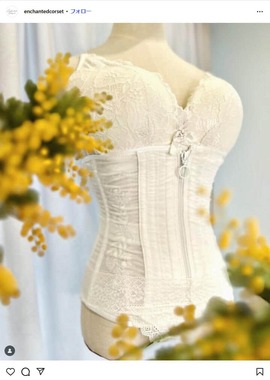 元鈴木さんが手がける「エンチャンテッド コルセット」のインスタグラム（＠enchantedcorset）より