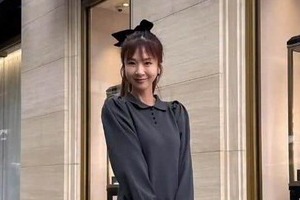 ほしのあき48歳、超ミニ丈ドレスで色気ダダ漏れ　変わらぬ美貌に「時間が止まってる」衝撃