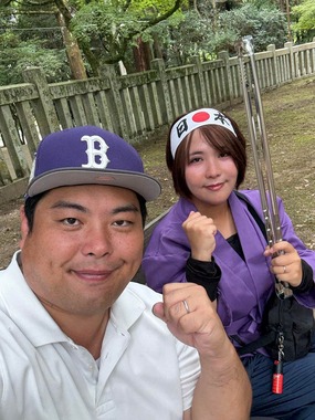 夫妻の近影。Xでは「重大発表」が行われた（へずまりゅう議員のX（＠hezuruy）から）
