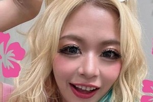 エルフ荒川、ガチの衝撃的かわいさ...ぱっつんピンクヘアーの破壊力　「たまらんかわいい」大反響