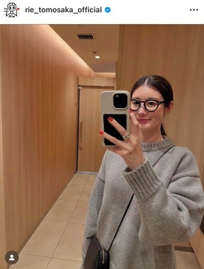 ともさかりえさんのインスタグラム（＠rie_tomosaka_official）より