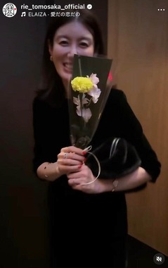 ともさかりえさんのインスタグラム（＠rie_tomosaka_official）より