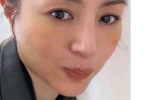 井川遥49歳、髪の毛をおろし...漂うナチュラルな大人の色気　「ますます綺麗に」癒しの笑顔にキュン