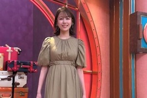 TBS良原安美アナ、透け感タイツ×膝上ミニスカ＆グレーでまとめた秋コーデ　神スタイルの衝撃