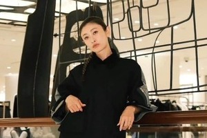 山田優、「お気に入り」フリルの超ミニ丈ワンピ×ブーツで圧倒的存在感　「スタイル抜群」大絶賛