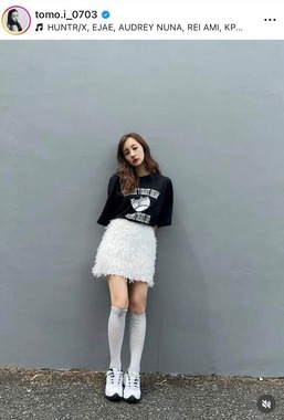 板野友美さんのインスタグラム（＠tomo.i_0703）より