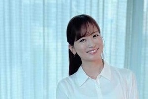 皆藤愛子アナ、奇跡の41歳...夜景をバックに「天使の笑顔」　ノースリワンピでかわいさ限界突破