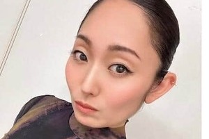 安藤美姫37歳、背中ざっくりタイトワンピで色気ダダ漏れ　「めっちゃ綺麗」「変わらずの美女」