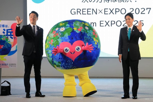 大阪・関西万博最終日の「ホストシティ バトンタッチセレモニー」には大阪市の横山英幸市長と横浜市の山中竹春市長が出席。花博のマスコットキャラクター「トゥンクトゥンク」も登場した