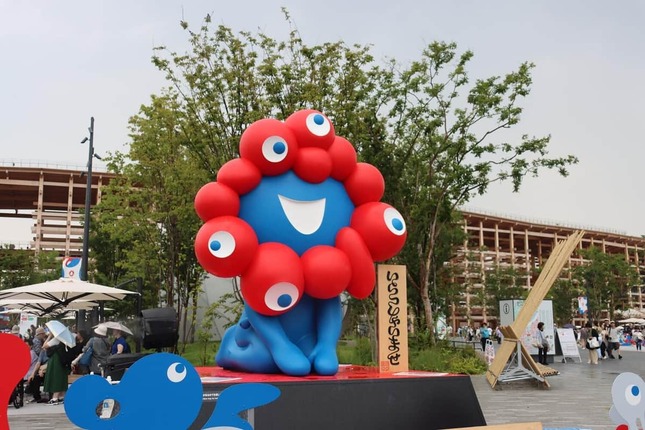 万博会場のミャクミャク
