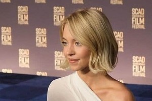 爆美女ハリウッド女優、ショーパン×タンクトップ＆大谷翔平ユニ姿でドジャース戦へ...女神降臨