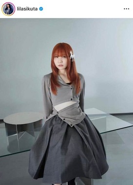 YOASOBI・幾田りら、透け感黒タイツ×黒ミニスカの「激カワ」コーデ