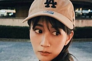 前田敦子、ドキっ...チェック柄ミニスカコーデで圧巻スタイル　「えっ可愛いすぎる」「脚ほっそい」