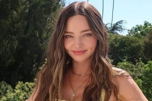 トップモデルのミランダ・カー42歳、女神降臨！ドジャース戦での自撮り美しすぎ　夫は7歳下イケメン超大物CEO