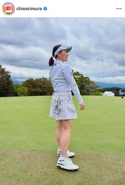 絵梨花　ゴルフウェア一式 女子ゴルフの有村智恵、ミニスカウェアでお気に入りゴルフシューズ