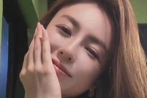 大河内志保、ミニ丈ワンピ＆美しい笑顔で54歳誕生日を報告　「いつも綺麗です」「ずば抜けて素敵」