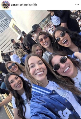 カーラ・スミスさんのインスタグラム（＠caramartinellsmith）より