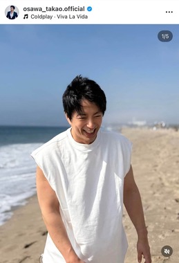 大沢たかお57歳、ムキムキ二の腕のぞくTシャツ姿＆爽やか笑顔にドキっ