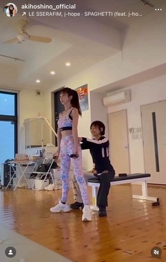 ほしのあきさんのインスタグラム（＠akihoshino_official）より