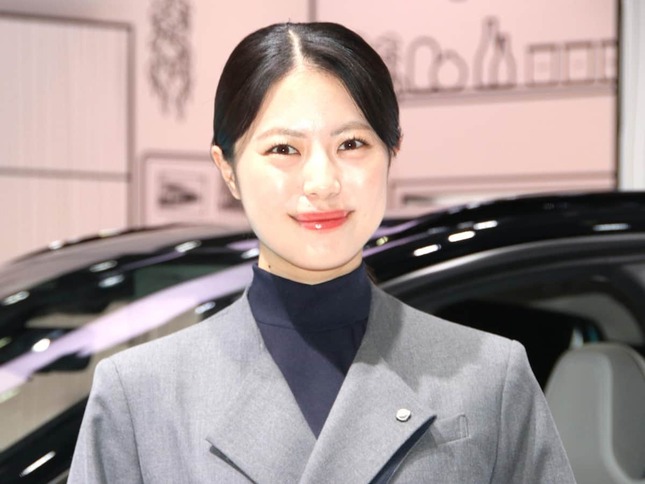 モビリティショーに華を添えるコンパニオン