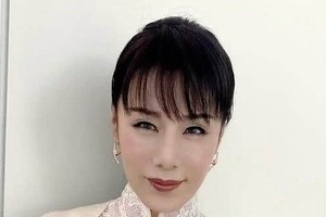 元ピンク・レディー未唯mie67歳、艶やかゴールドのドレスで色気ダダ漏れ　変わらぬ美貌...「とっても綺麗」