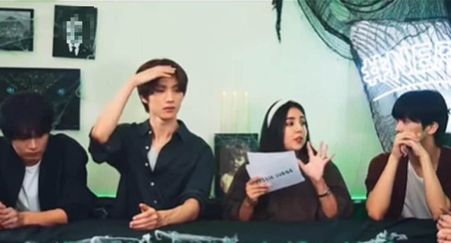 ネッシー・ジャッジさん（右から2番目、写真の一部を編集部で加工）