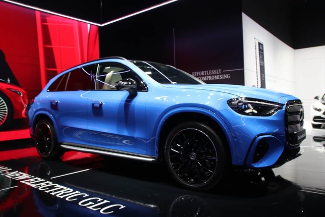 ジャパンモビリティショー2025で展示されたメルセデス・ベンツ新型BEV「GLC」（編集部撮影）
