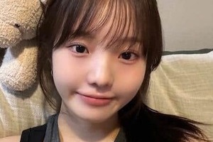 本田真凜、艶やか真紅のドレス姿でスケーティング　「ただひたすら美しい」漂う色気にドキっ