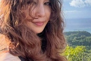 中島美嘉、肩出しブルーのロングドレス姿で美しさ限界突破　美しい空と海をバックに...「綺麗で眩しい」