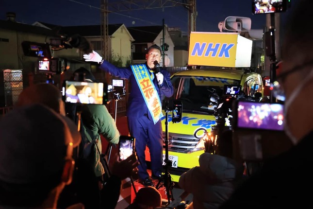 泉大津市長選に出馬した立花孝志容疑者（2024年12月9日、大阪府泉大津市）