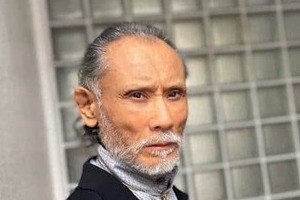 片岡鶴太郎70歳、イケおじ爆発ブラックコーデにアクセサリーあわせ　すらりスタイルで「究極にカッコイイ」