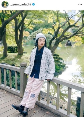 安達祐実44歳、ギャザードレスのオトナかわいいコーデ 「可愛すぎる