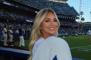 ドジャース・フリーマンの元モデル美人妻、黒ドレス姿で息をのむ美しさ　雰囲気変わる巻き髪スタイルで