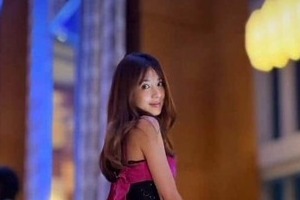 ほしのあき、ミニスカ×ロングブーツで衝撃的かわいさ　「ほんと美しい」「スタイルが全然変わらず」