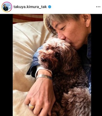 木村拓哉、「待っててね」愛犬にそっとキスする横顔にキュン 優しい