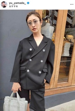 山田優、ハーフパンツ×ジャケットのセットアップでかっこよすぎ