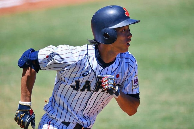 楽天・辰己涼介（大学時代の2017年、夏季ユニバーシアードで。写真：松尾/アフロスポーツ）